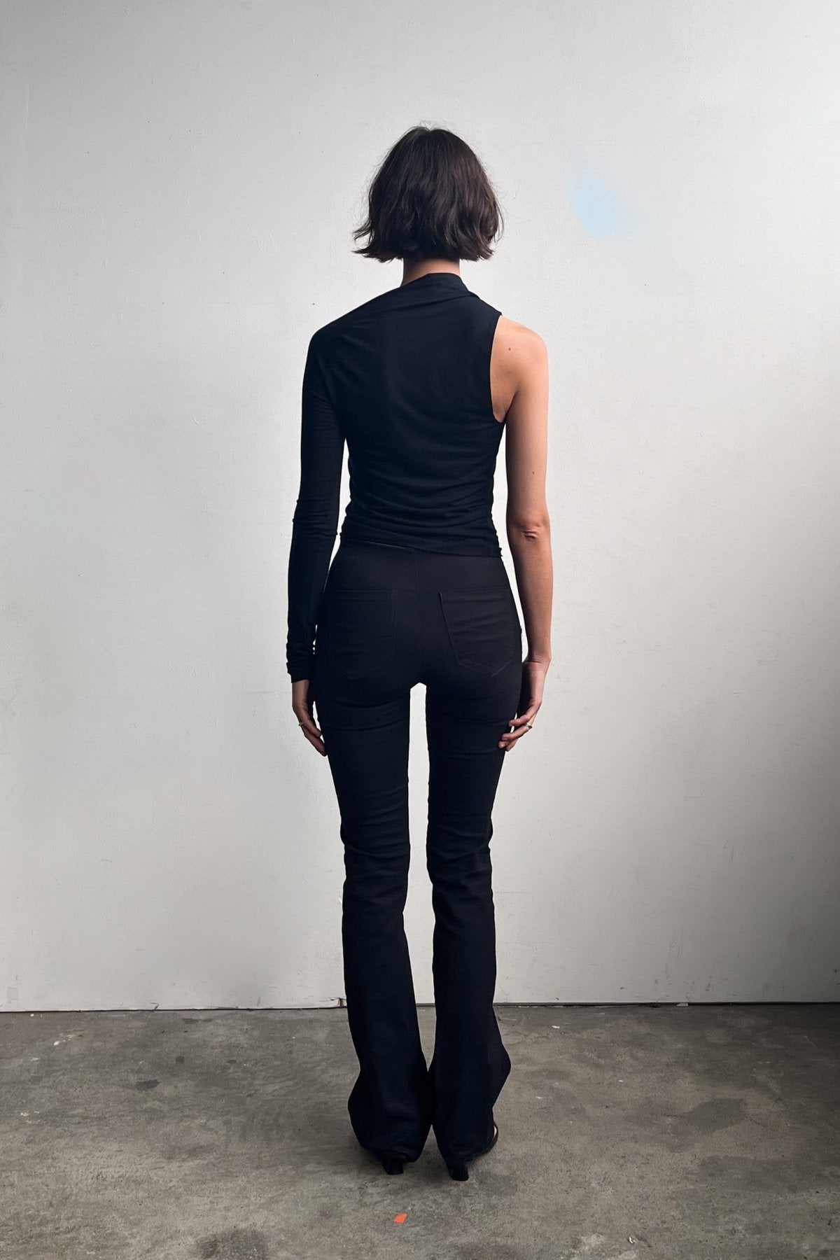Asymmetric One Sleeve Top - Black - STUDIO MATIS